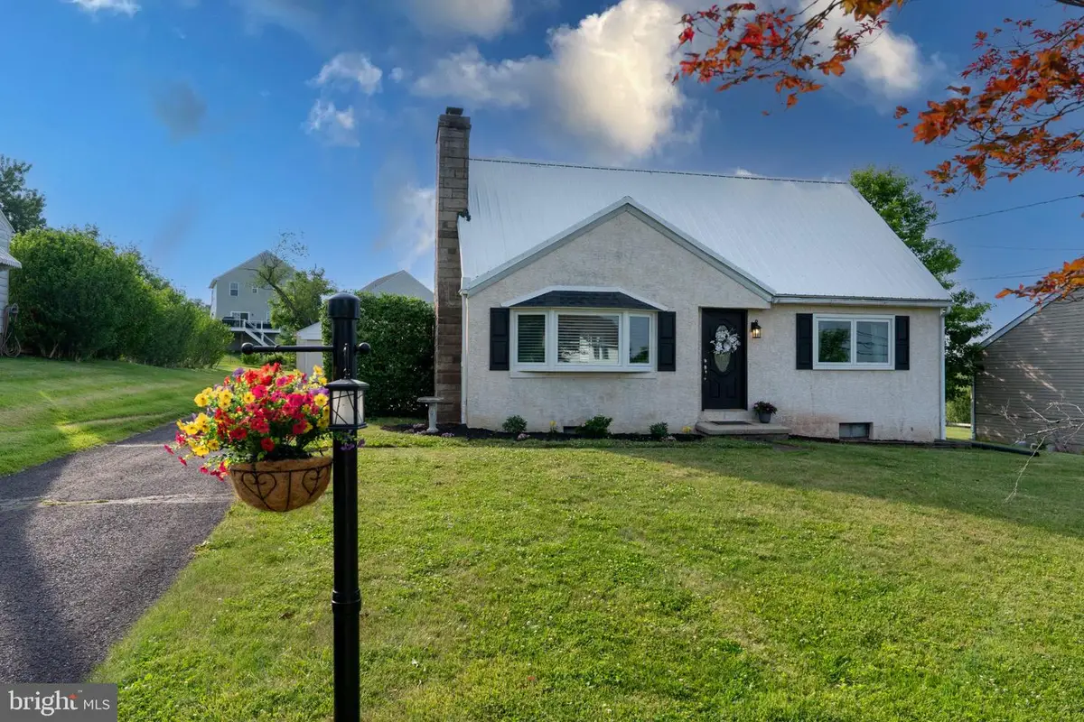 2313 N Charlotte St, Pottstown, PA 19464 - #1