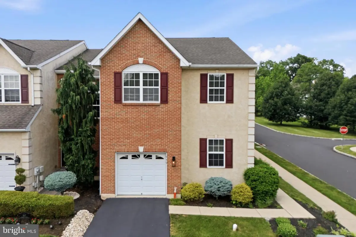949 Cholet Dr, Collegeville, PA 19426 - #1