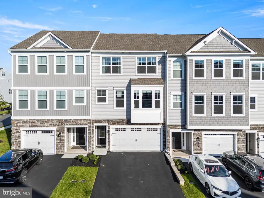 161 Everleigh Dr, Royersford, PA 19468 - #3