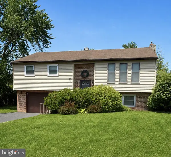 355 Stonehaven Dr, RED HILL, PA 18076