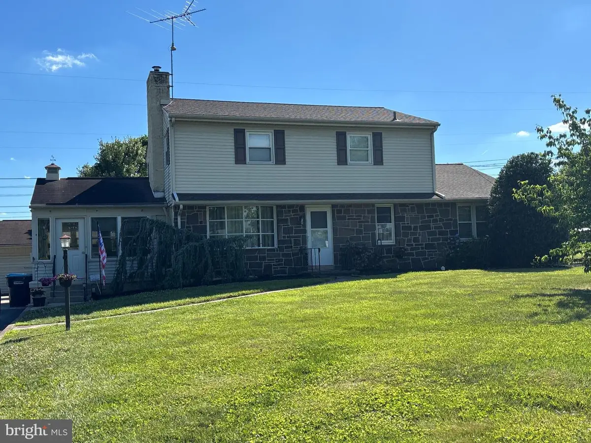 27 Oak Ln, Royersford, PA 19468 - #1