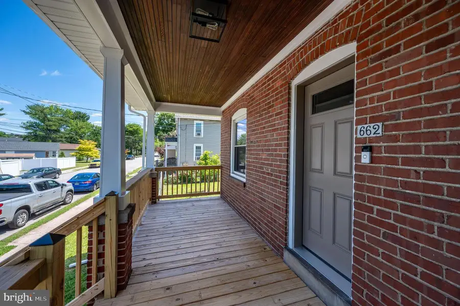 662 Spruce St, Pottstown, PA 19464 - #2