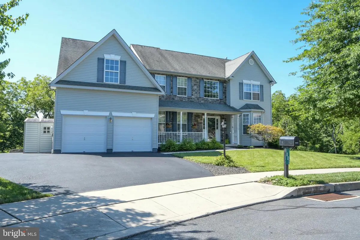 1001 Creekview Dr, Pennsburg, PA 18073 - #1