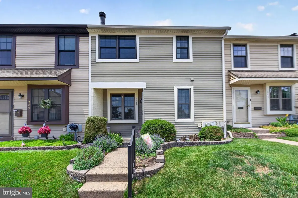 306 Livingston Ct, North Wales, PA 19454 - #1