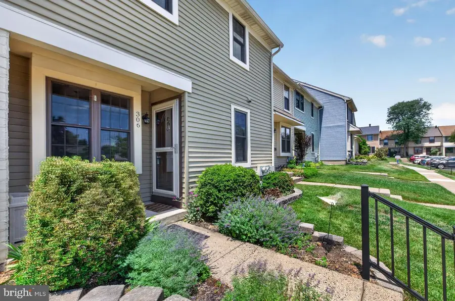 306 Livingston Ct, North Wales, PA 19454 - #2