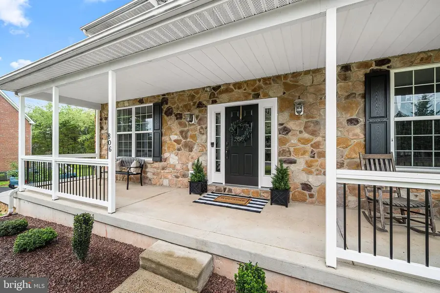 806 Arbor Ln, Schwenksville, PA 19473 - #2