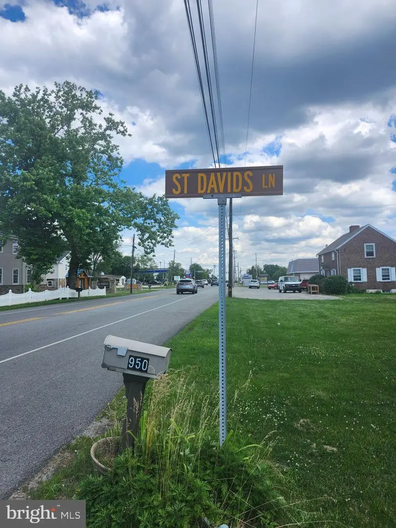 950 St Davids Ln, Norristown, PA 19403 - #1