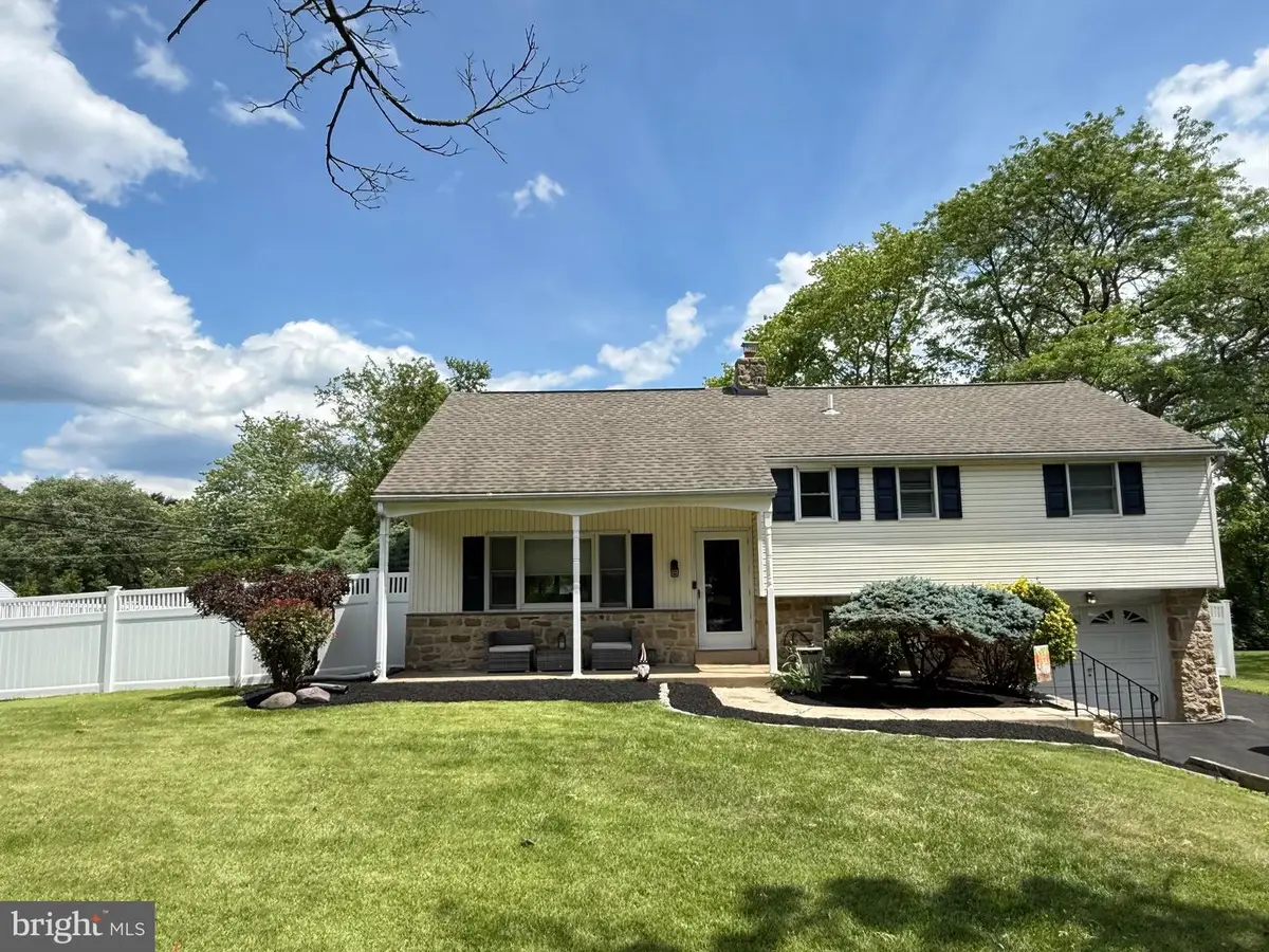 313 Upper Valley Rd, North Wales, PA 19454 - #1