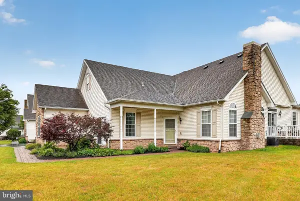 1108 Burgundy Cir #, PENNSBURG, PA 18073