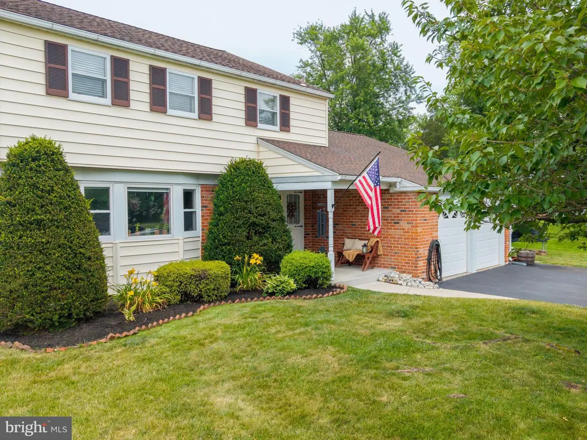 284 Manor Rd, Harleysville, PA 19438 - #1