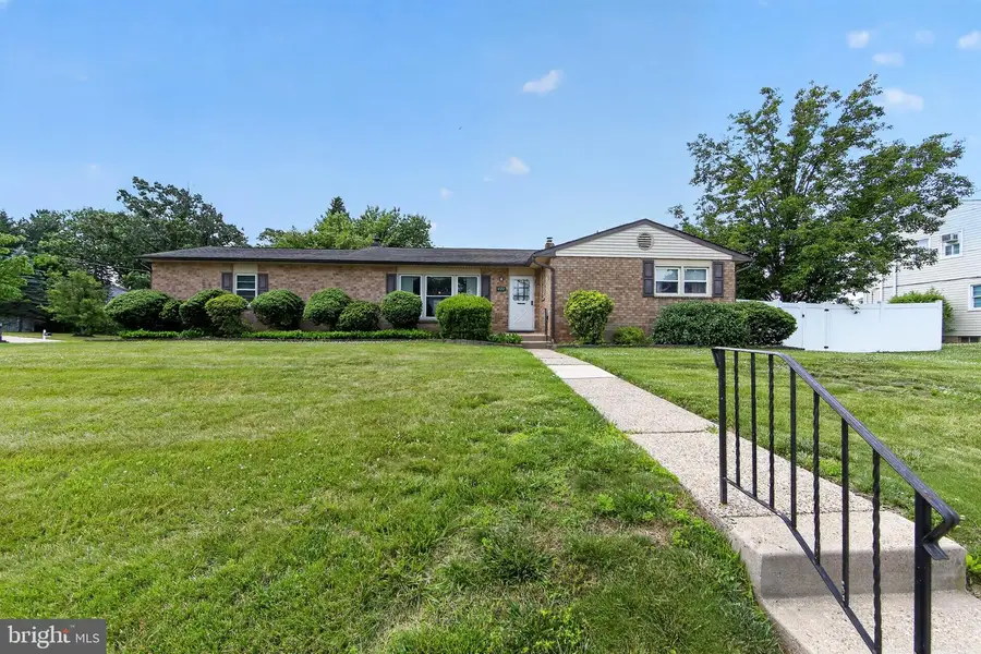 622 Apache Ln, Plymouth Meeting, PA 19462 - #2