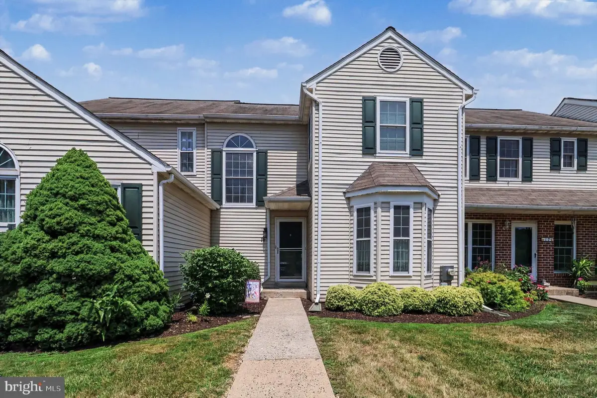 16 Village Dr, Schwenksville, PA 19473 - #1