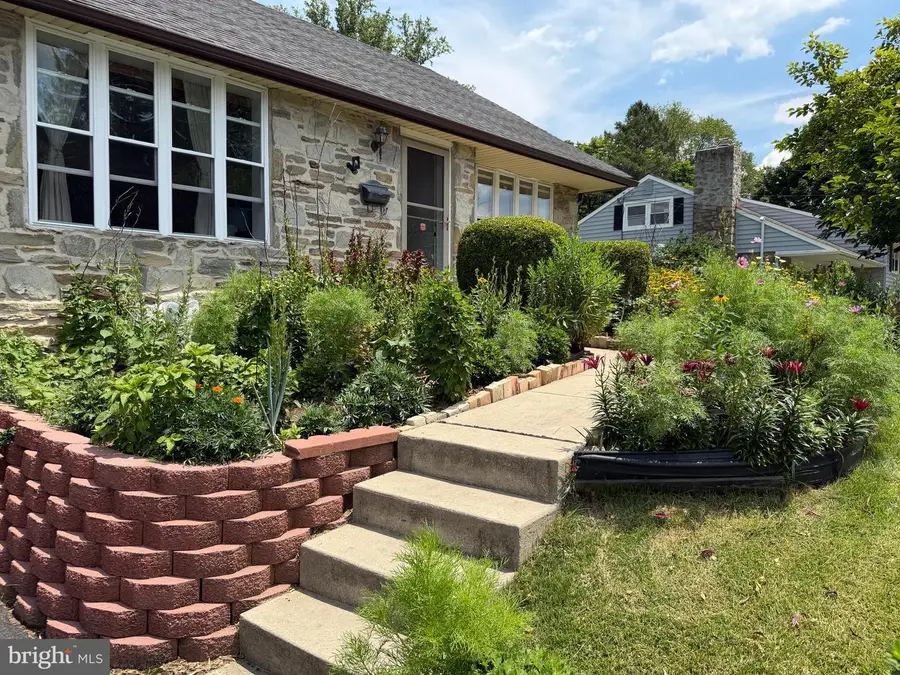 3333 Jeffrey Dr, Dresher, PA 19025 - #2