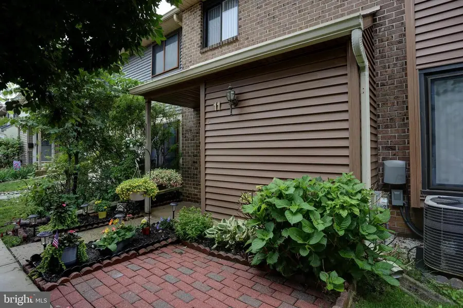 22 Fitzwatertown Rd #unit E-11, Willow Grove, PA 19090 - #3