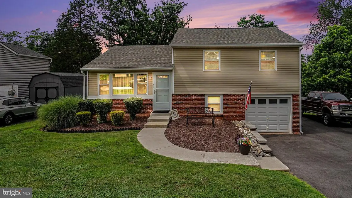 493 Adrian Rd, Collegeville, PA 19426 - #1