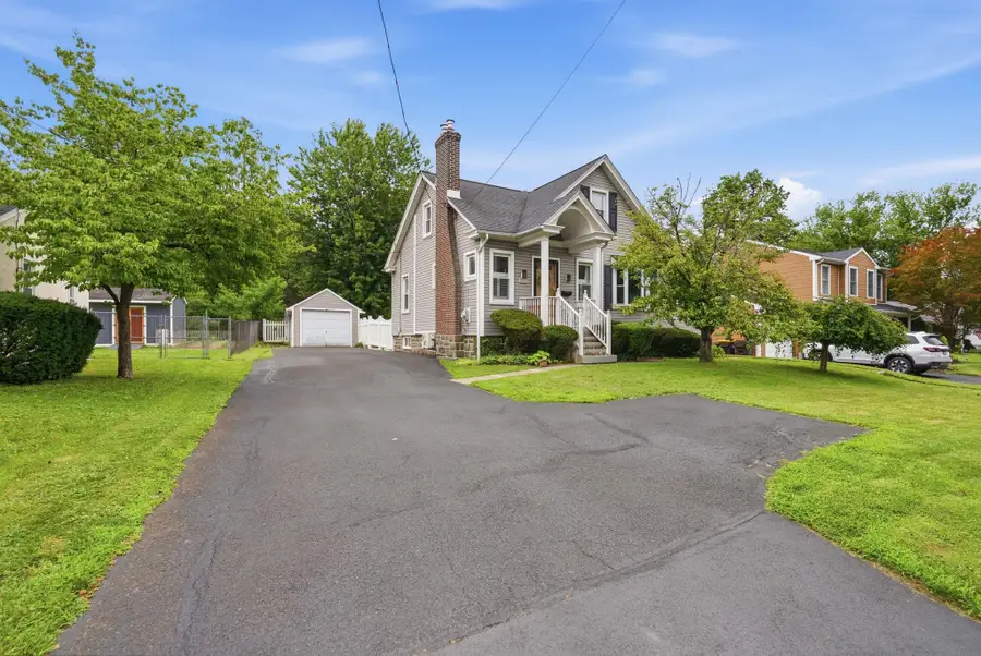 915 E Walnut St, North Wales, PA 19454 - #2