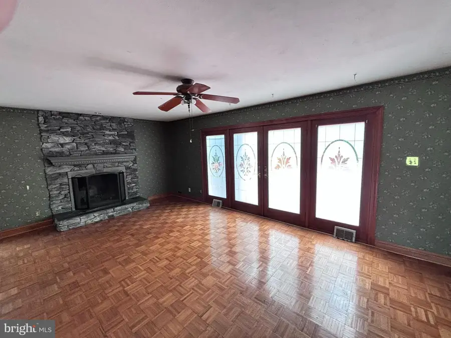 2350 N Parkview Dr, West Norriton, PA 19403 - #3