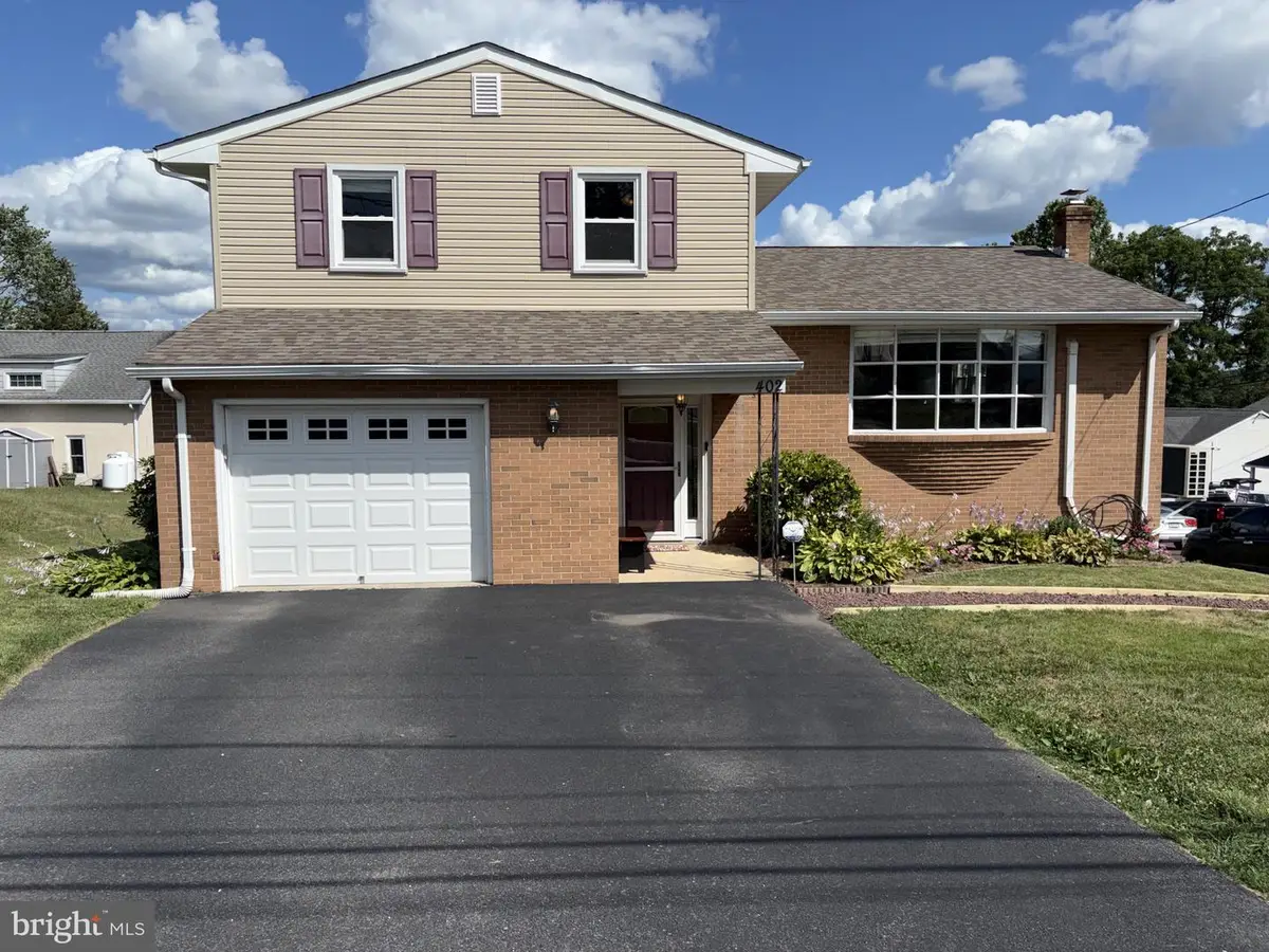 402 Grosstown Rd, Stowe, PA 19464 - #1