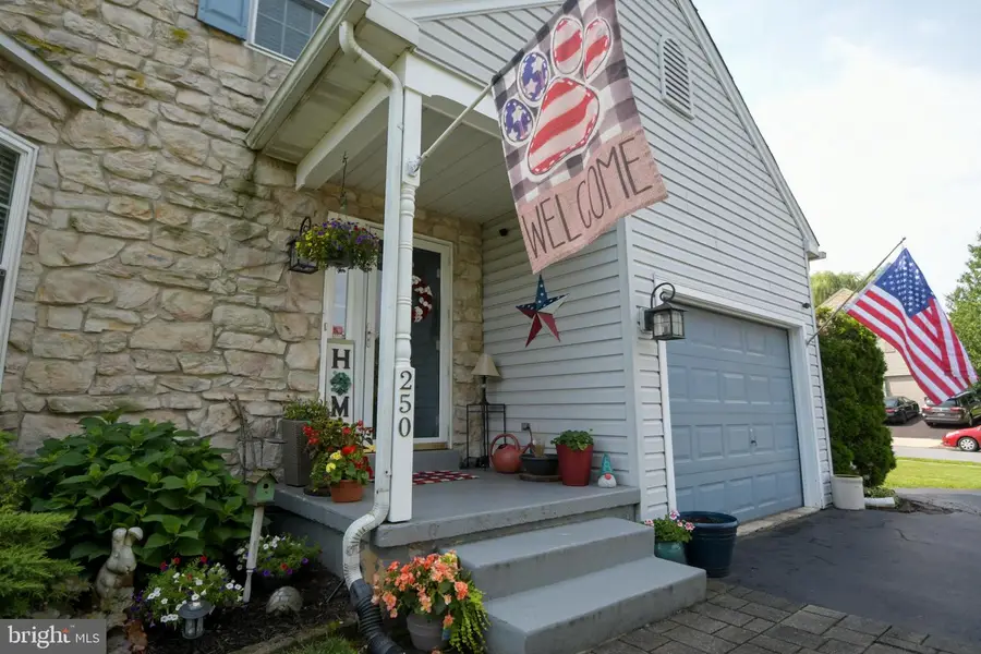 250 Longchamp Dr, Souderton, PA 18964 - #3