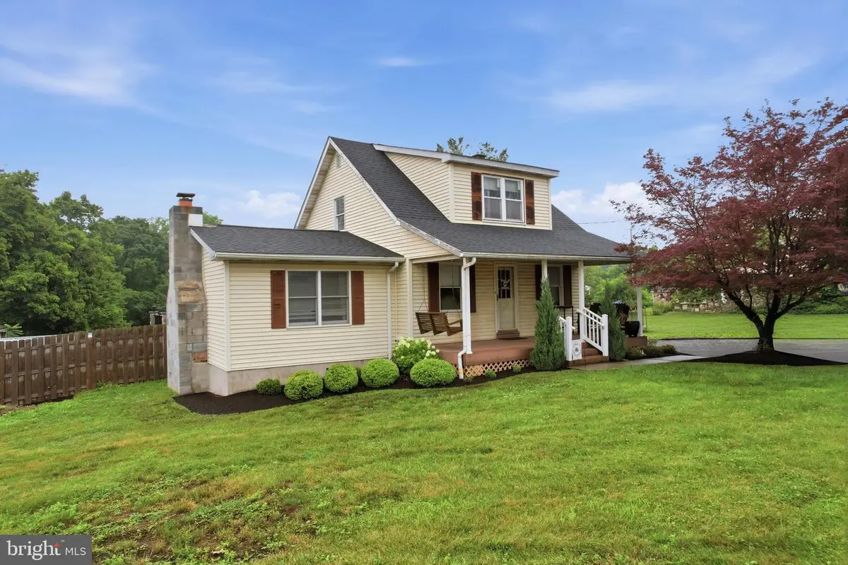 3033 Linfield Rd, Pottstown, PA 19464 - #1