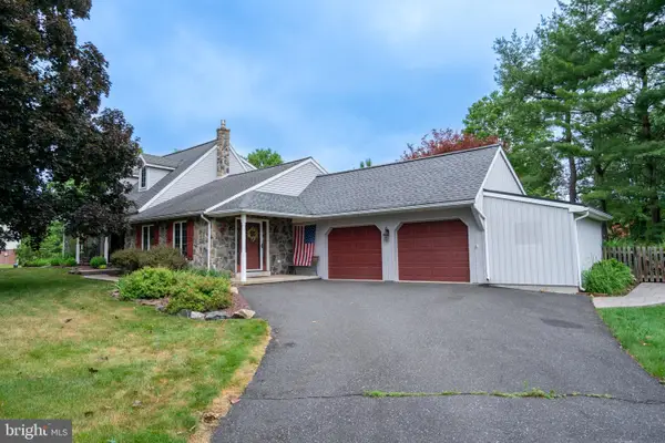 1397 Edgeview St, EAST GREENVILLE, PA 18041