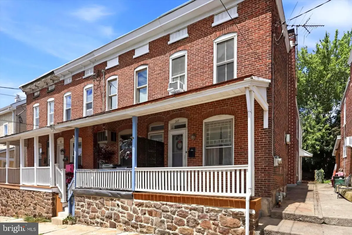 327 Summer St, Royersford, PA 19468 - #1