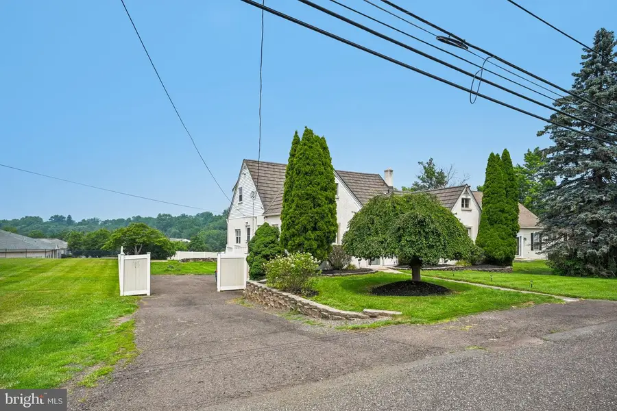 2144 Sunnyside Ave, Pottstown, PA 19464 - #3