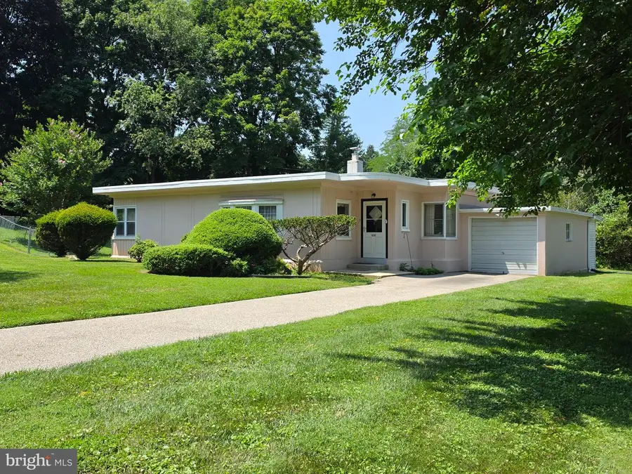 8202 Gladstone Rd, Glenside, PA 19038 - #2