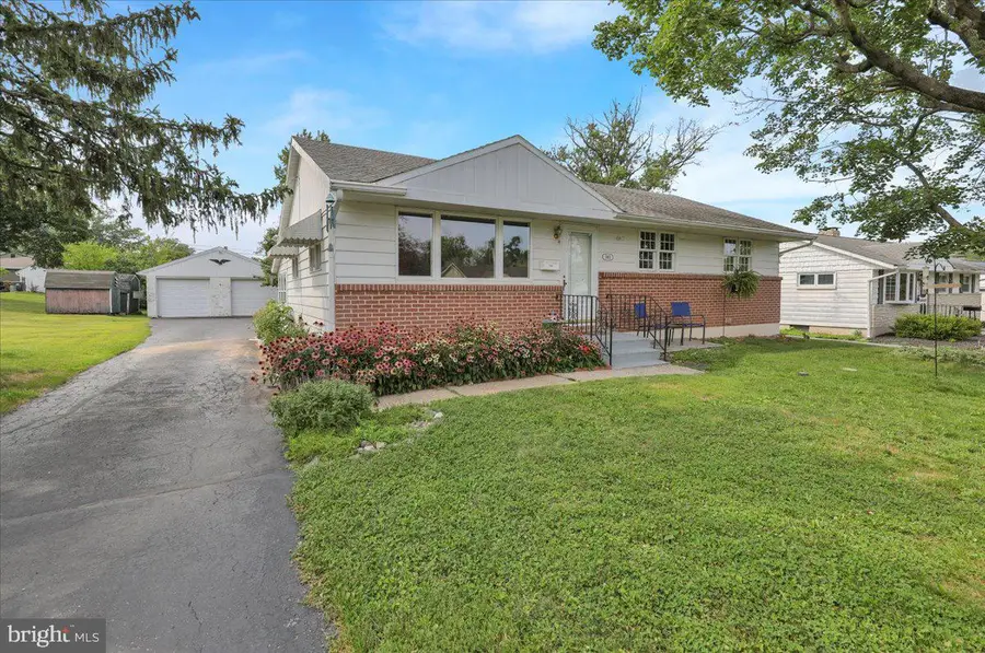 1063 Hale St, Pottstown, PA 19464 - #2