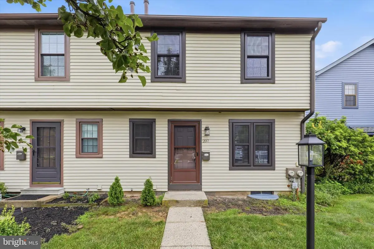 207 Hancock Ct, North Wales, PA 19454 - #1