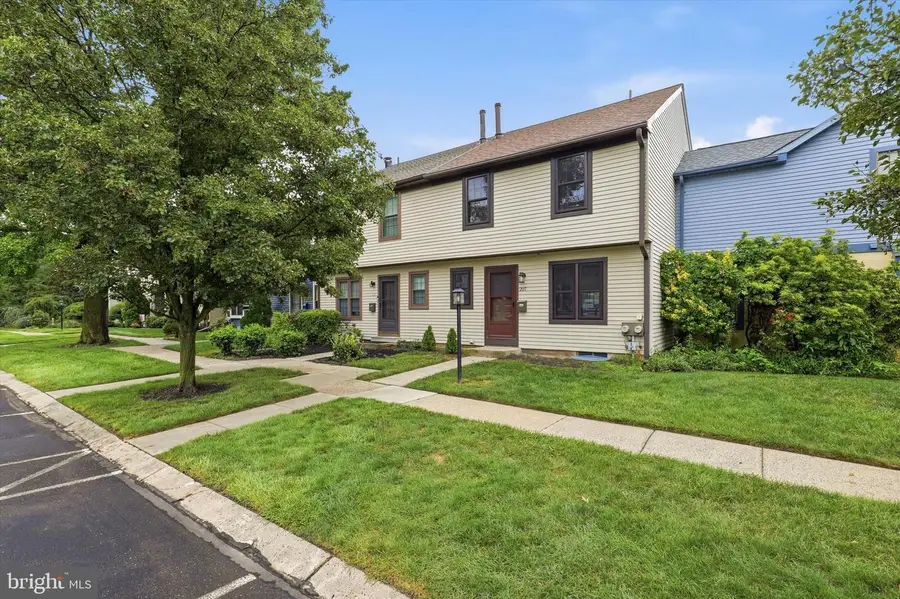 207 Hancock Ct, North Wales, PA 19454 - #2