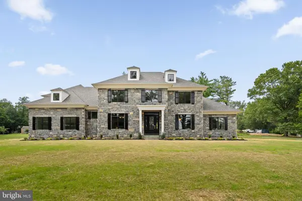 725 W Curry Dr, BLUE BELL, PA 19422