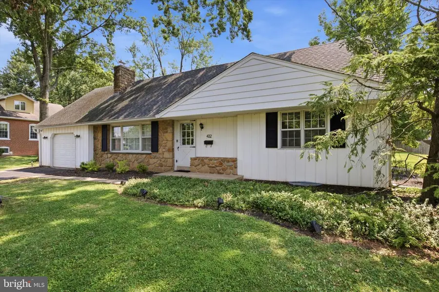 432 E Summit St, Souderton, PA 18964 - #2