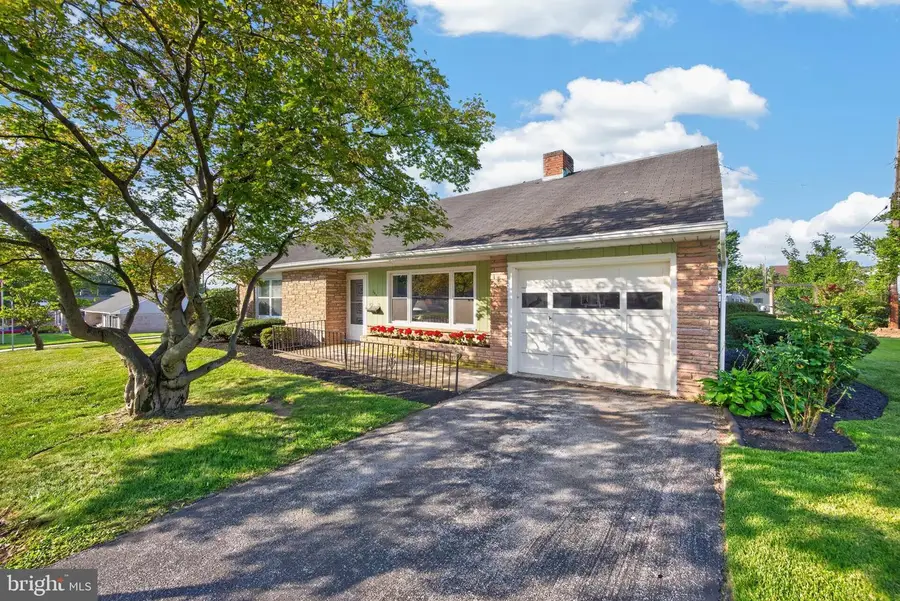 242 Grace St, Pottstown, PA 19464 - #2