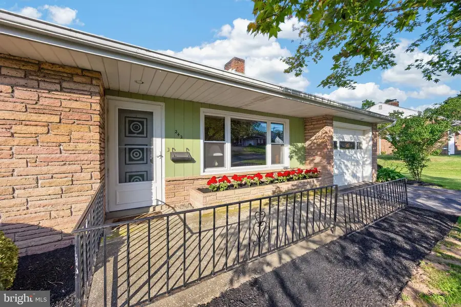 242 Grace St, Pottstown, PA 19464 - #3