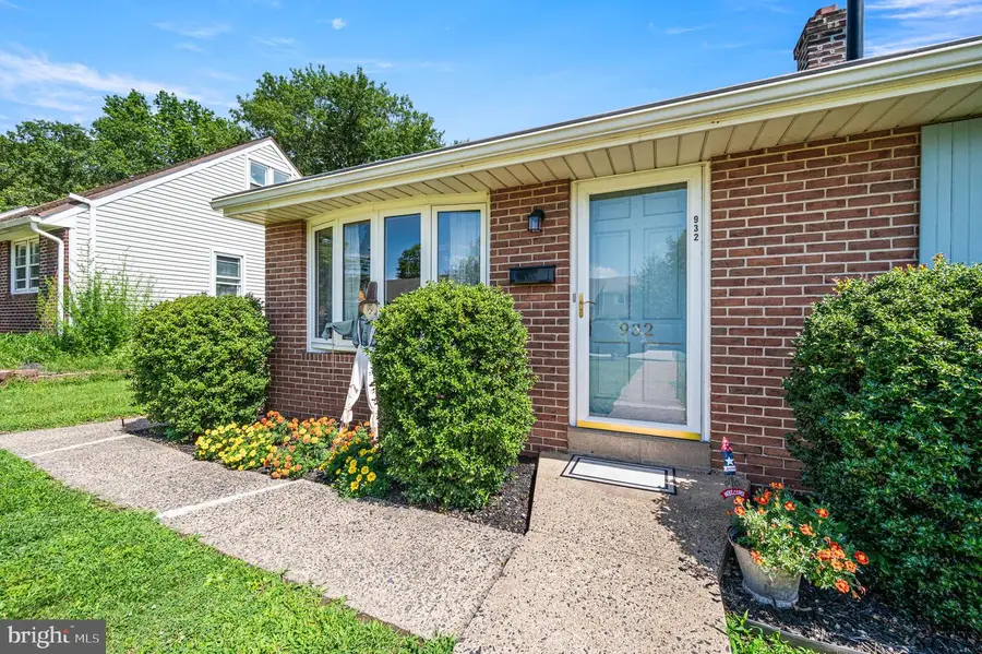 932 Hale St, Pottstown, PA 19464 - #3
