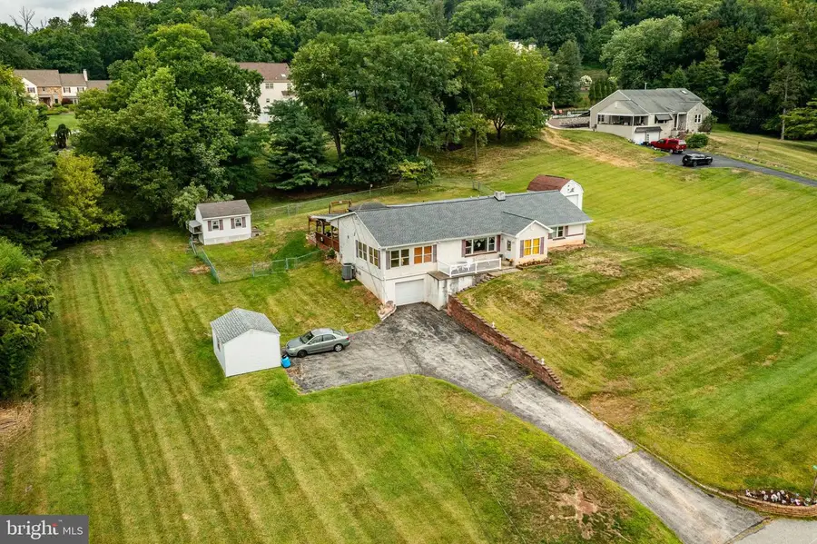 839 Hollow Rd, Phoenixville, PA 19460 - #2