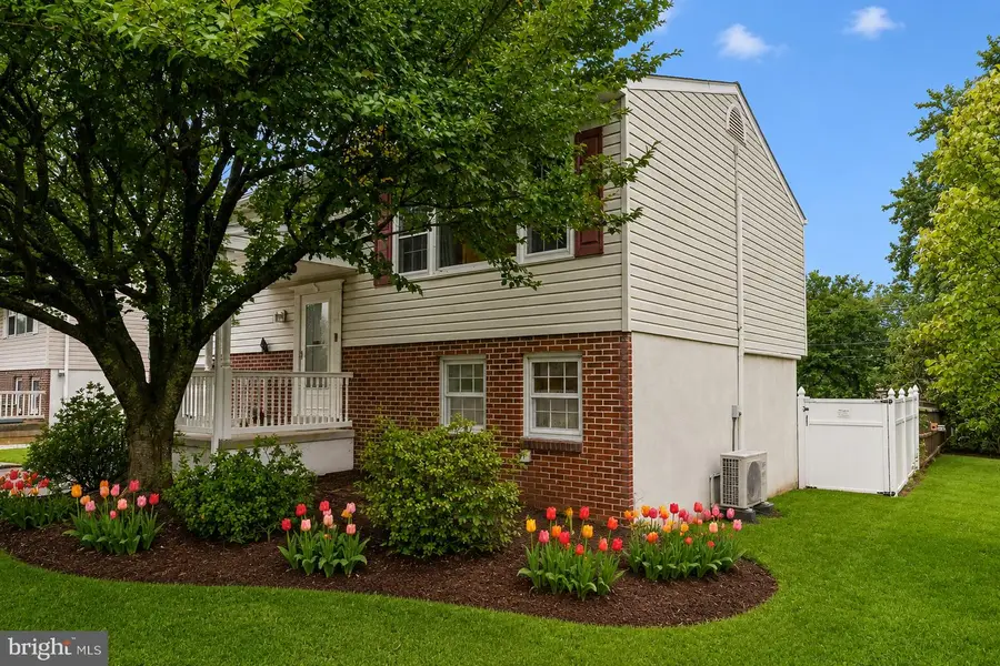 913 Seminary St, Pennsburg, PA 18073 - #3