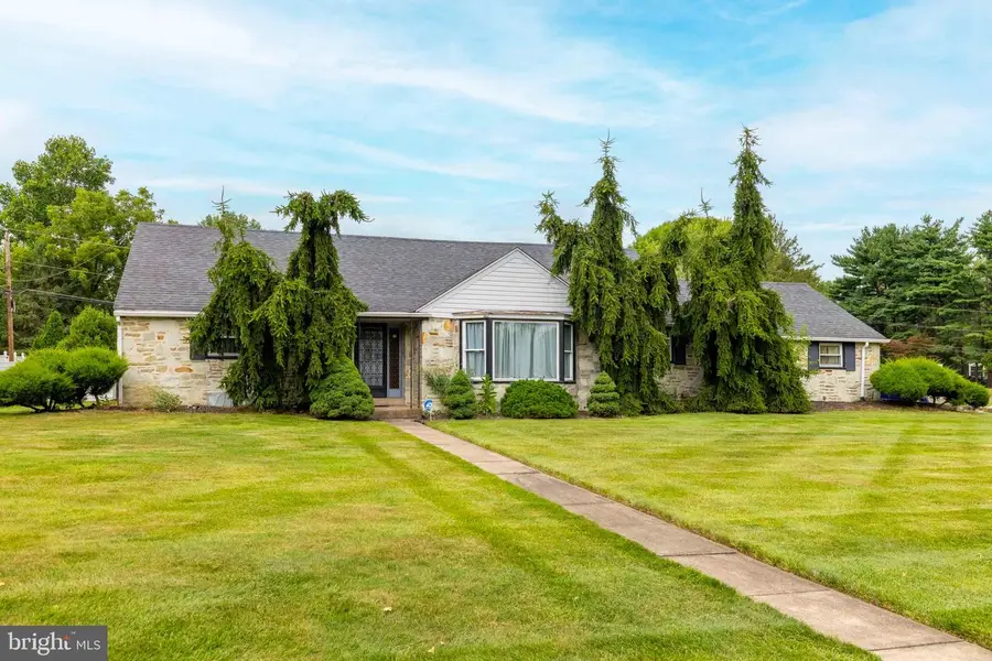 3946 Blake Rd, Huntingdon Valley, PA 19006 - #2