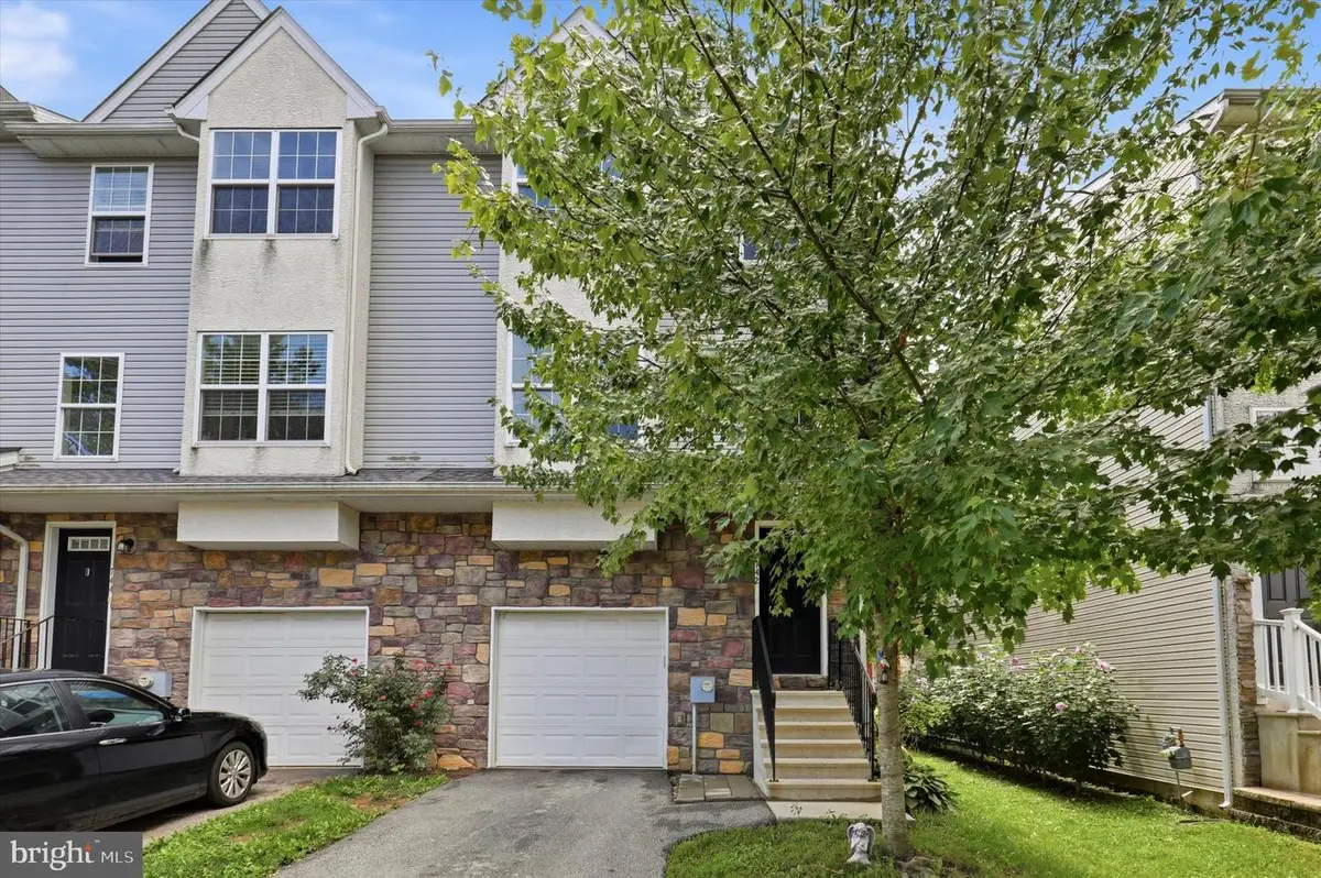 742 Cedar St, Norristown, PA 19401 - #1