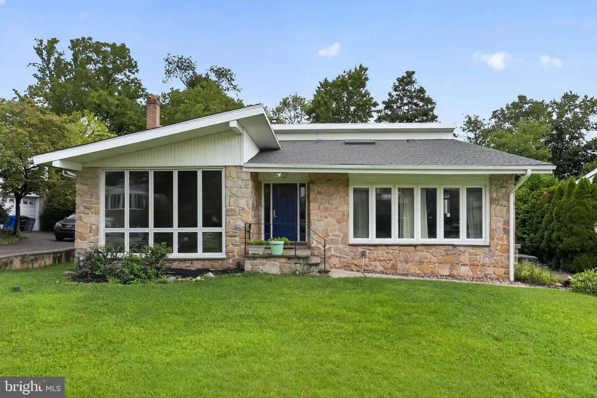 7931 Oak Hill Dr, Cheltenham, PA 19012 - #1