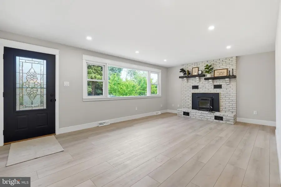 422 Privet Rd, Horsham, PA 19044 - #3