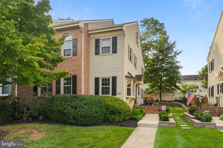 237 Georgetowne Ct, Royersford, PA 19468 - #2