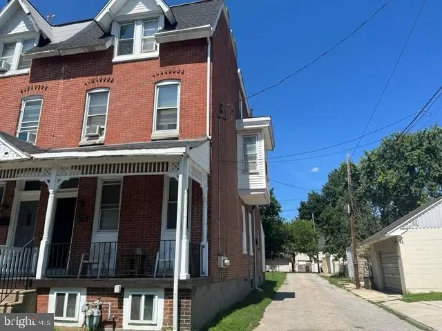 911 W Lafayette St, Norristown, PA 19401 - #1