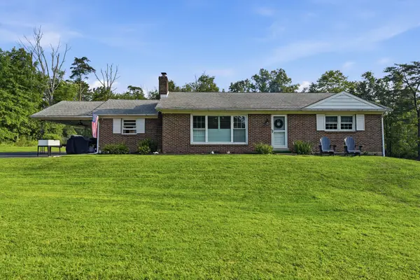 2050 Price Rd, PENNSBURG, PA 18073