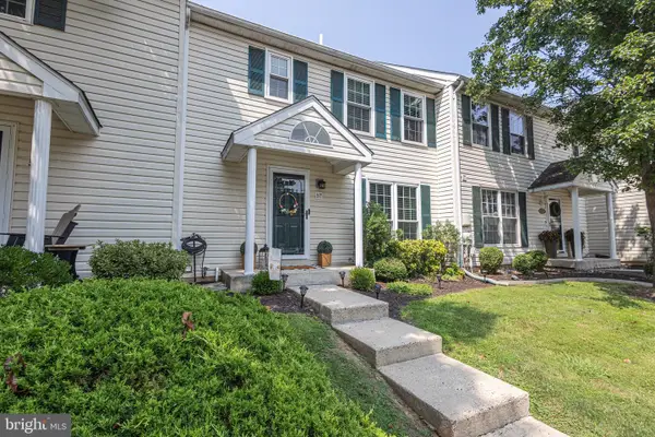 57 Village Dr, SCHWENKSVILLE, PA 19473