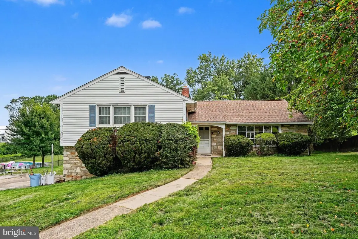 8403 Newbold Ln, Laverock, PA 19038 - #1