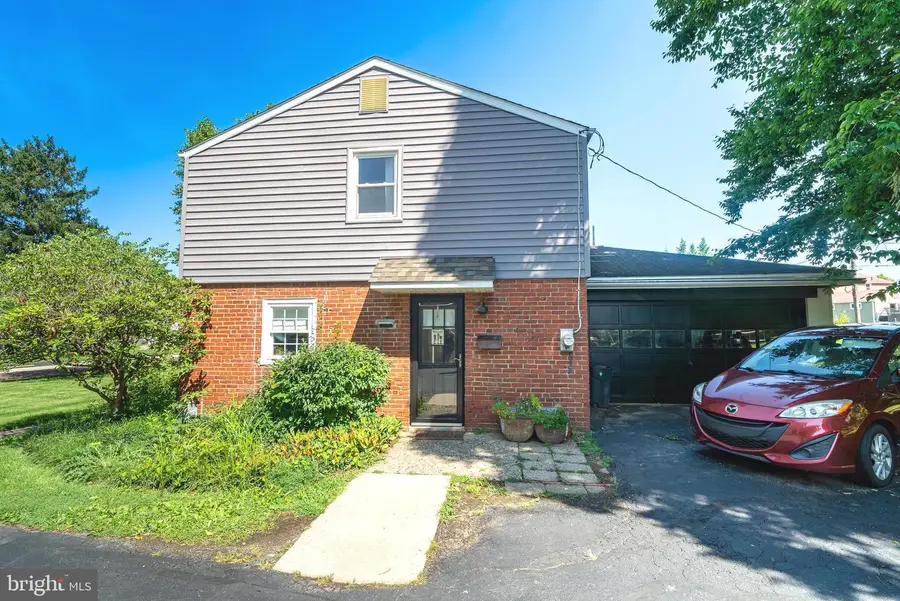 4033 School House Ln, Plymouth Meeting, PA 19462 - #3