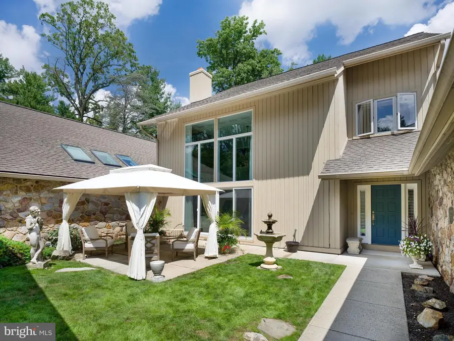 1202 Round Hill Rd, Bryn Mawr, PA 19010 - #2