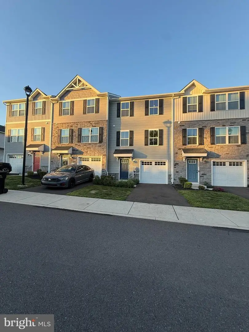 110 Van Fleet Cir, Sanatoga, PA 19464 - #2